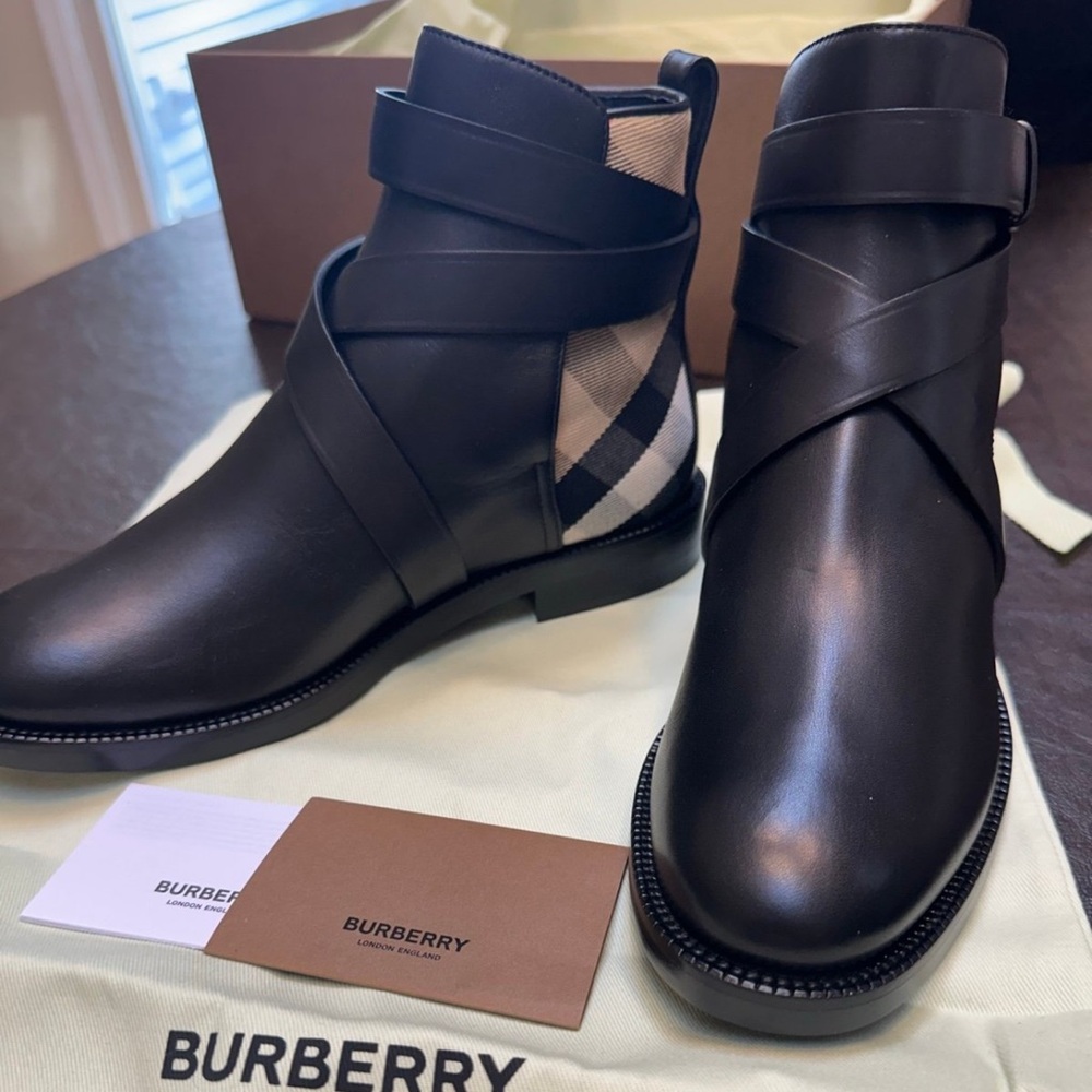 Burberry Black and Cream Equestrian Check Ankle Boots